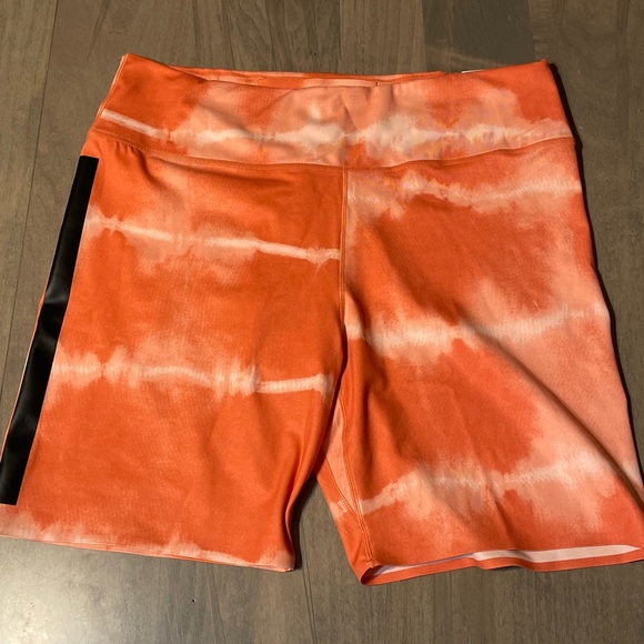 Nike Women's XL One Luxe Dri-FIT 7" Mid-Rise Printed Training Shorts DO7814-827 - Picture 6 of 10